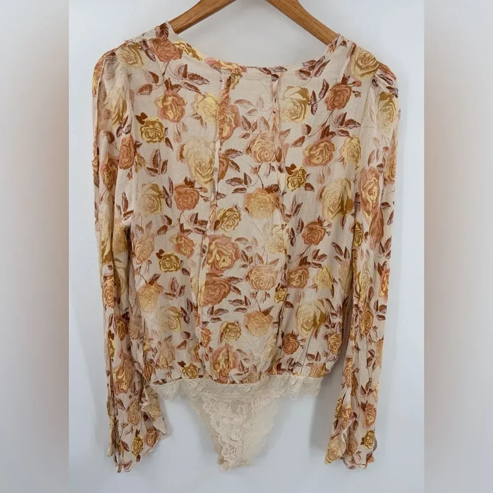 Free People intimately everything’s rosy floral v-neck lace thong l/s bodysuit M